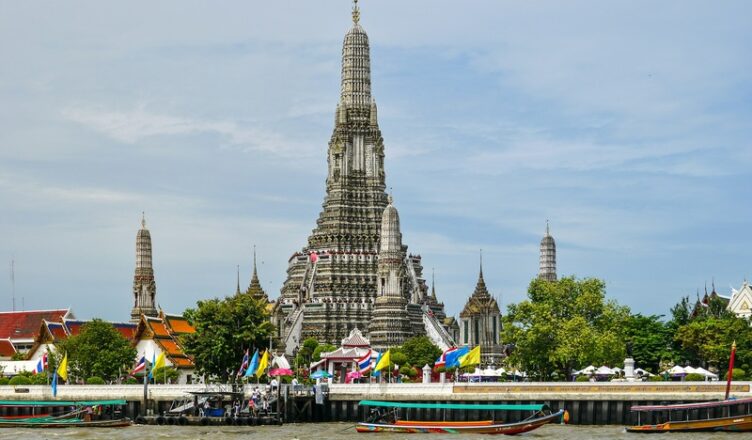 temple of wat arun on the chao phraya river