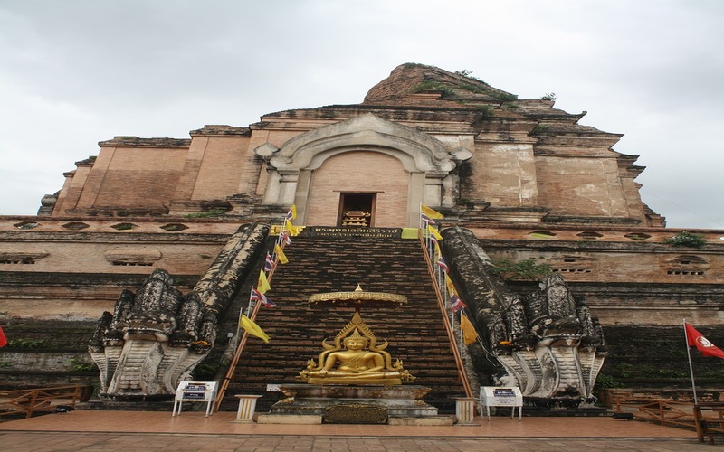 As evening falls at Wat Chedi Luang in Chiang Mai, the weather cools, creating a serene and mystical ambiance.