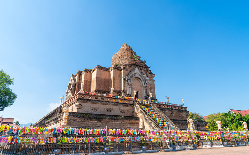 Wat Chedi Luang Varavihara in Thailand hosts festivals and prayers, offering a deep spiritual experience.